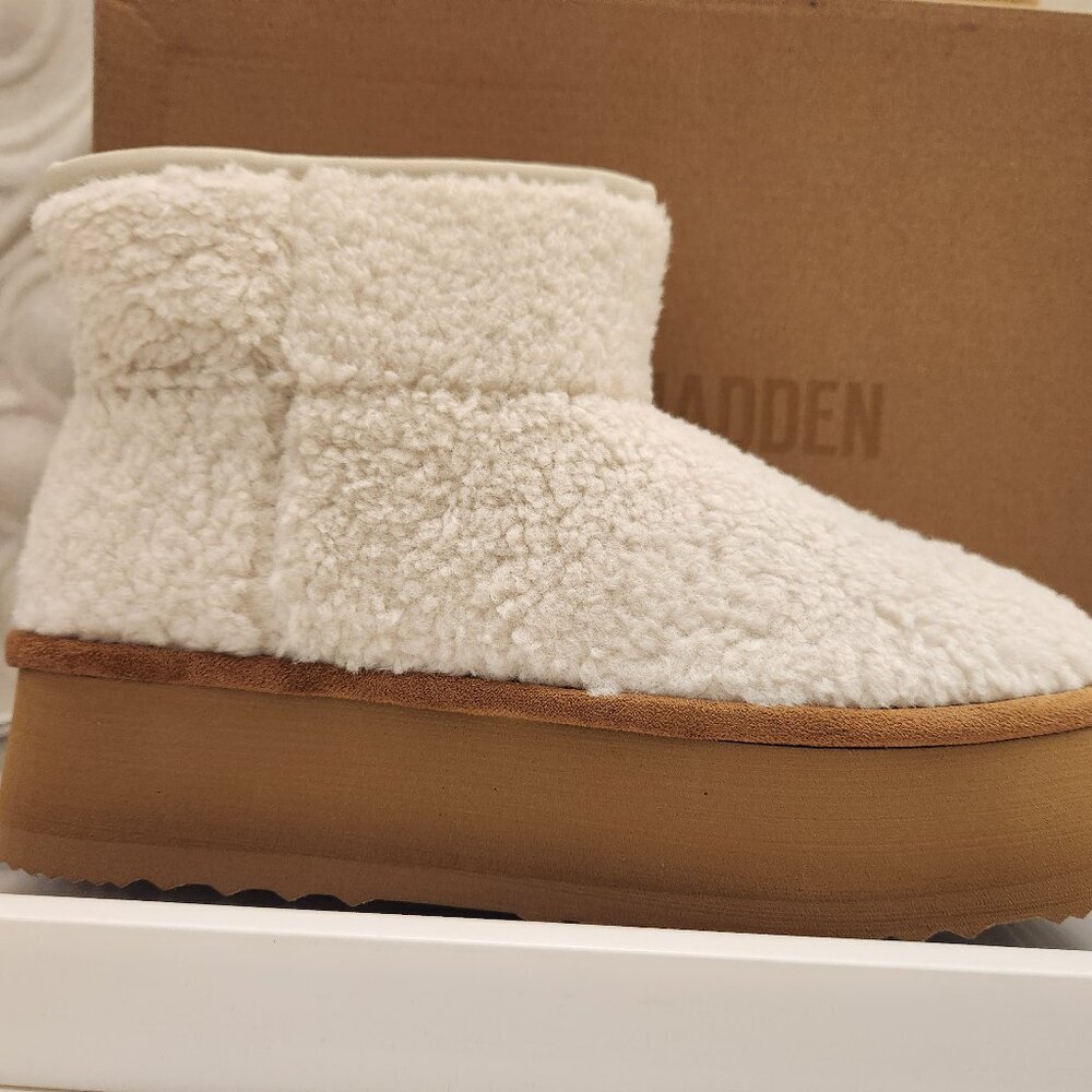 Steve Madden Crue-F Natural Sherling Boots. NIB. Size 9.5